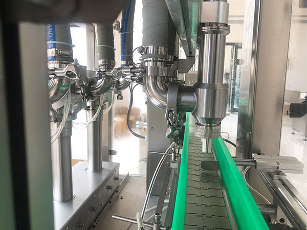 組合型醬料稱重灌裝機實拍圖